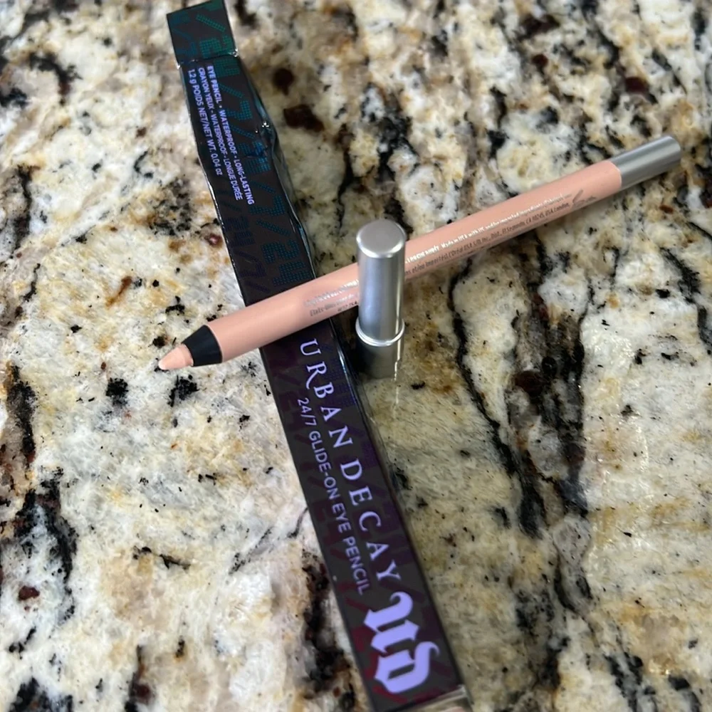 ⚡️💕Urban Decay Beige Flag Tightline Eye Pencil